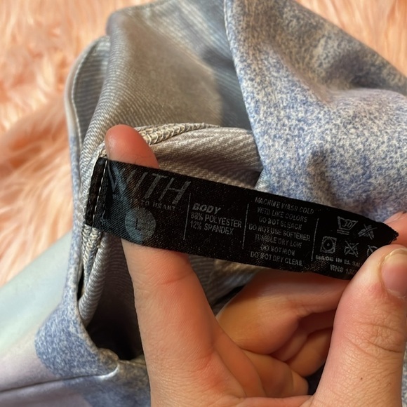 Peloton Woman’s Blue Cropped Leggings Size‎ Large - Picture 4 of 6